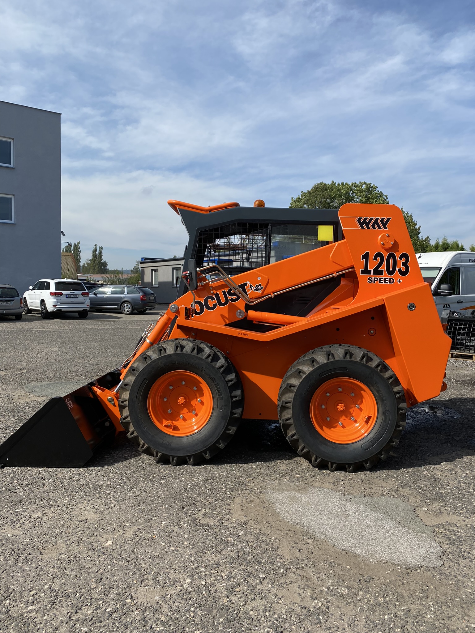 Smykový nakladač Locust L-1203 - Obrázek 4