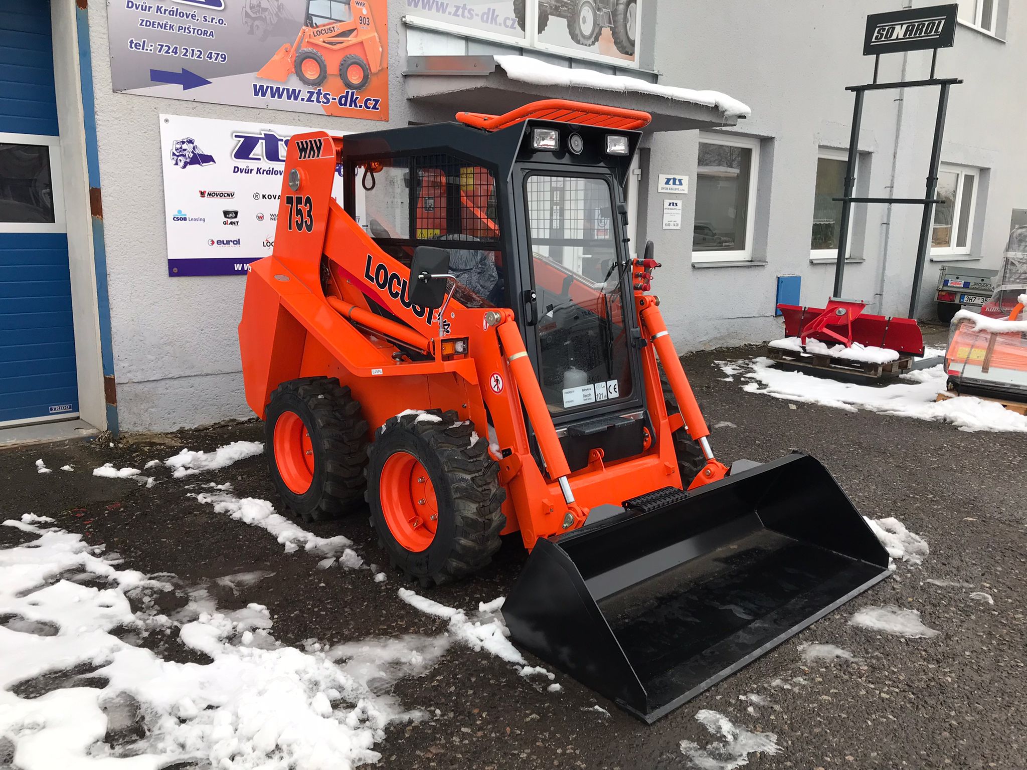 Smykový nakladač Locust L-753 SPEED+ (36kW) - Obrázek 3