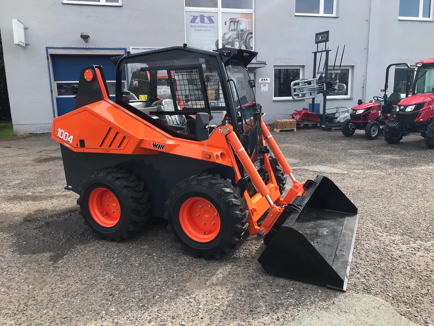Smykový nakladač Locust L‑1004 (55kW) - Obrázek 2