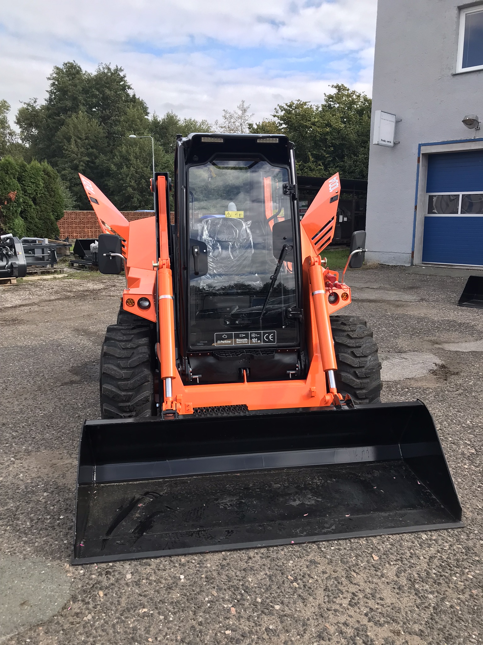 Smykový nakladač Locust L‑1004 (55kW) - Obrázek 6