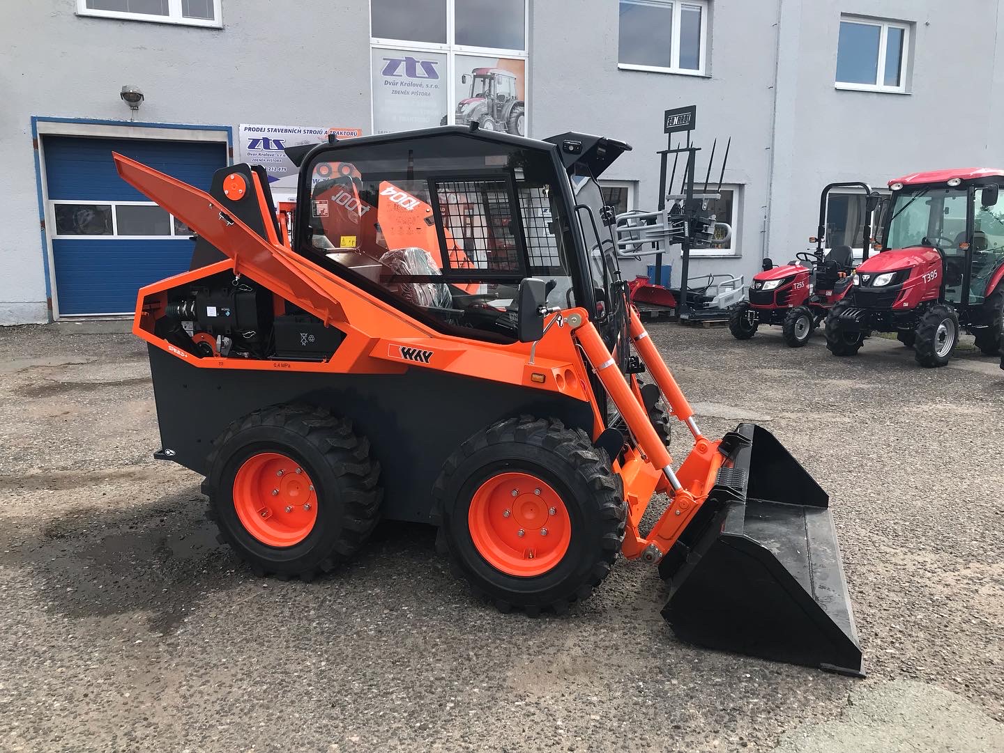 Smykový nakladač Locust L‑1004 (55kW) - Obrázek 5