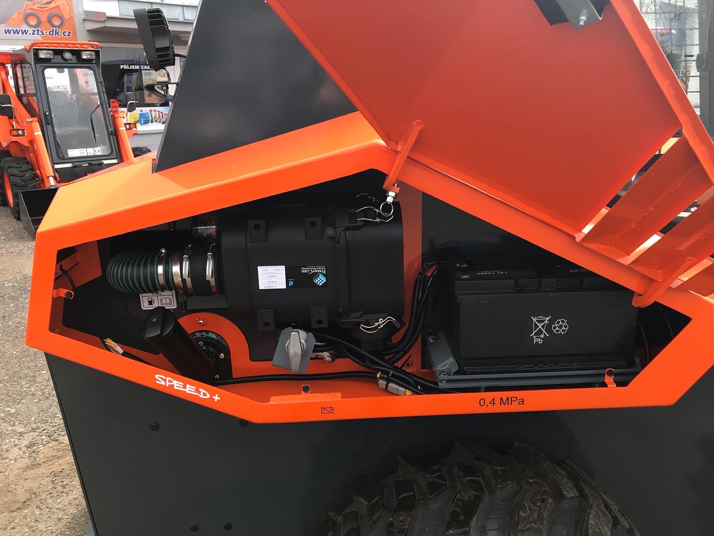 Smykový nakladač Locust L‑1004 SPEED+ (55kW) - Obrázek 9