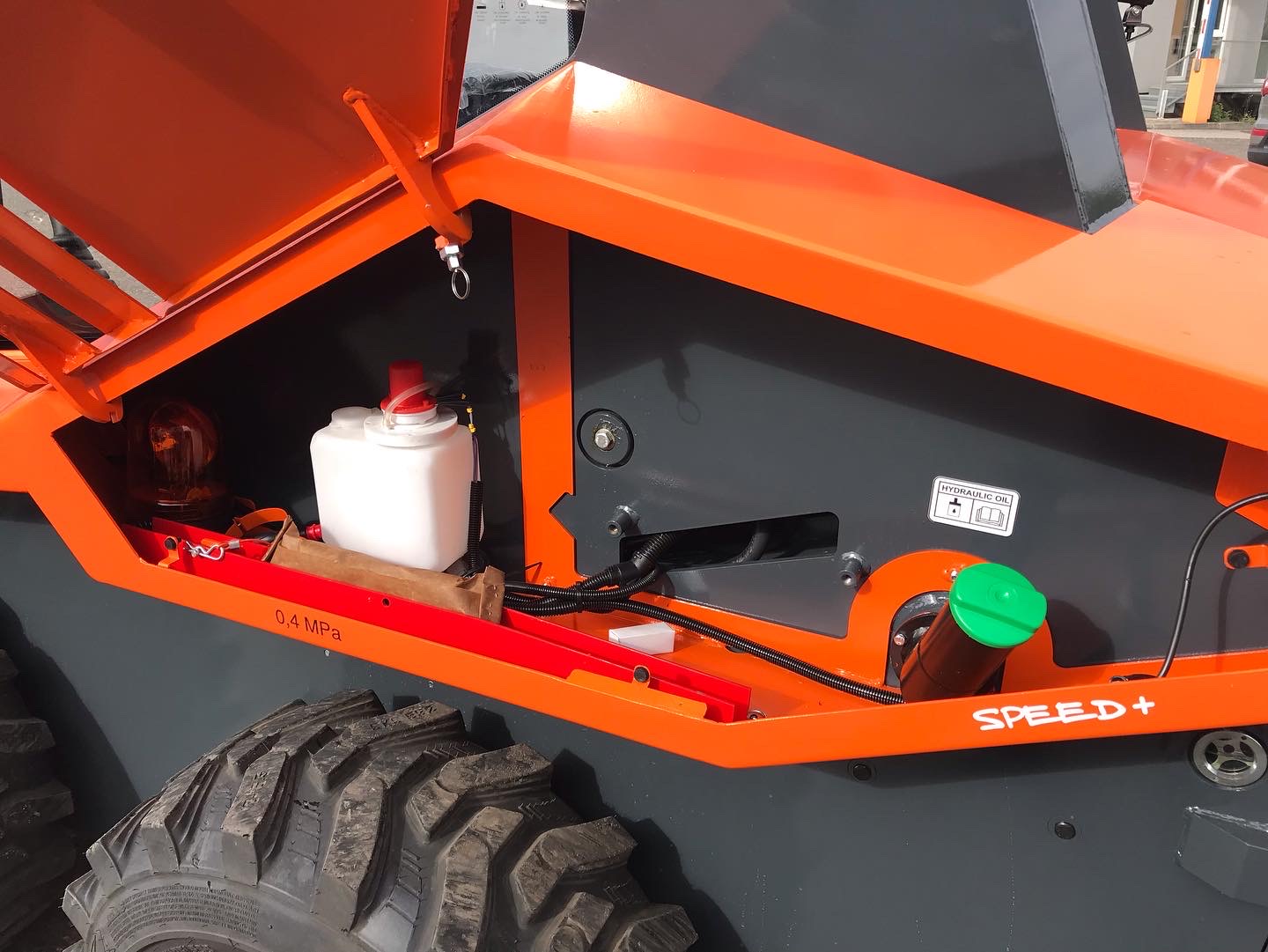 Smykový nakladač Locust L‑1004 (55kW) - Obrázek 10