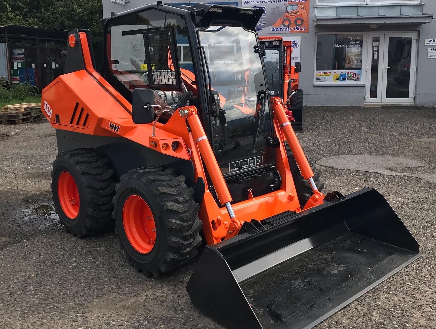 Smykový nakladač Locust L‑1004 (55kW) - Obrázek 4
