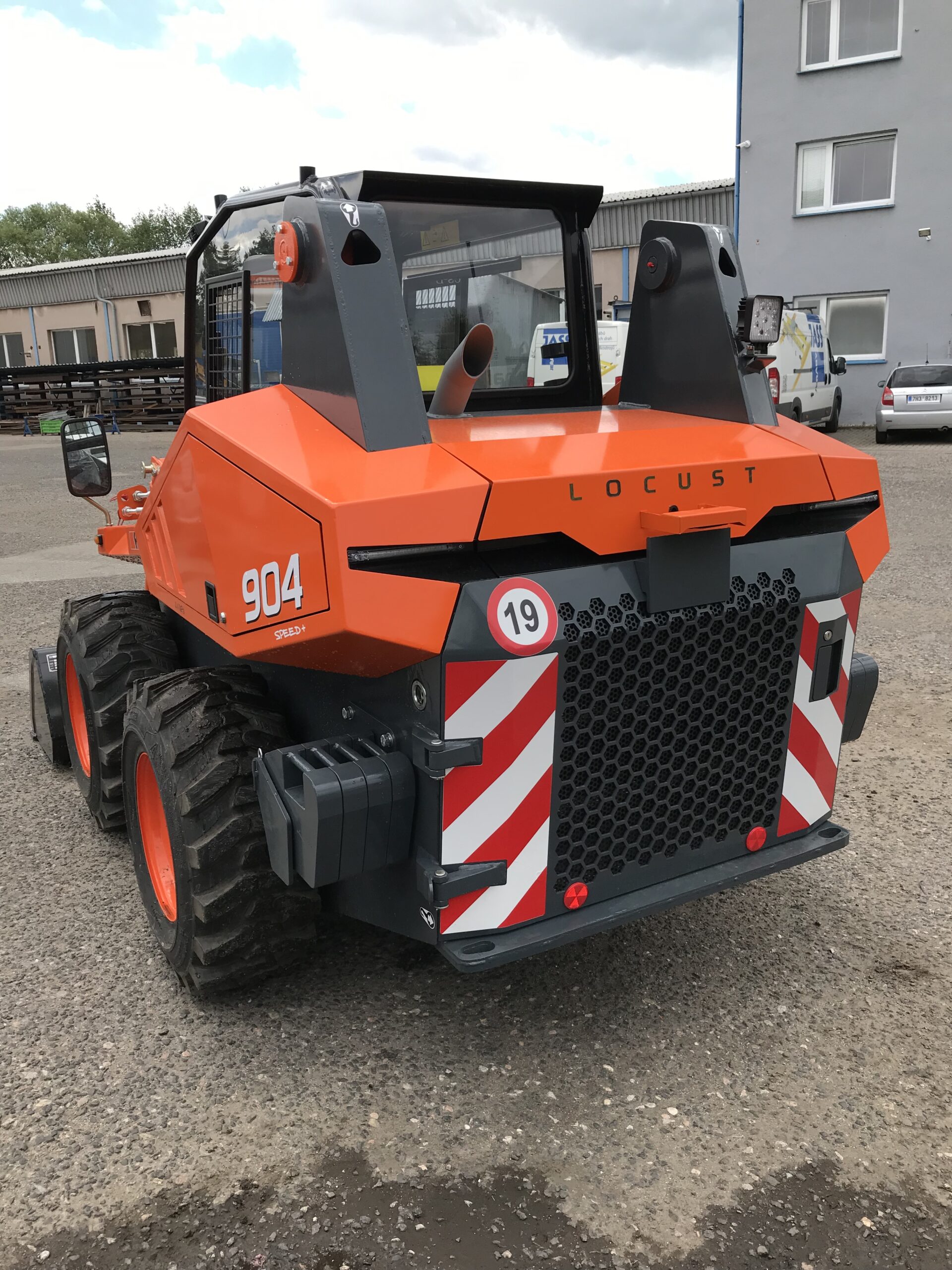 Smykový nakladač Locust L‑904 SPEED+ (45kW) - Obrázek 4