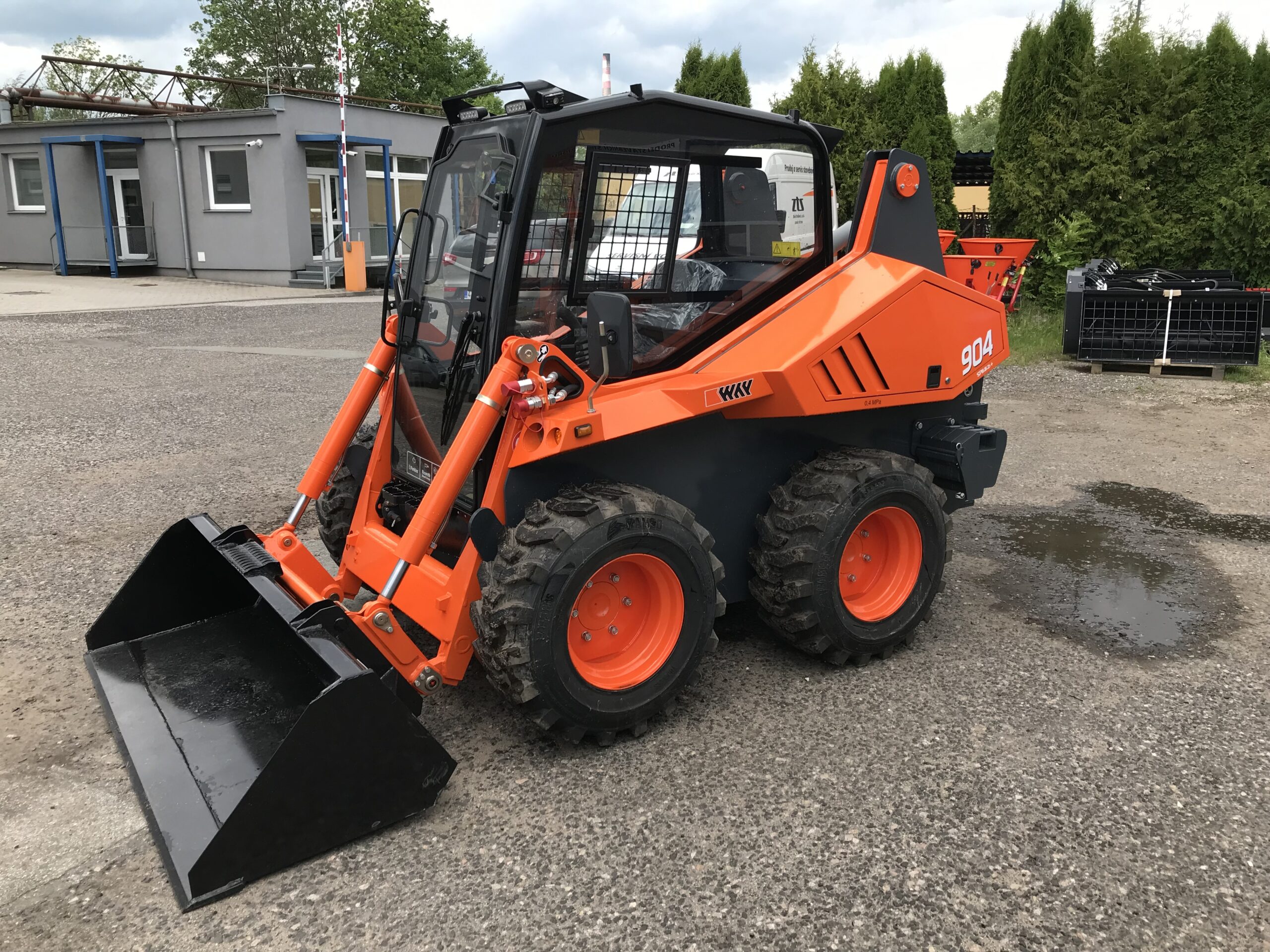 Smykový nakladač Locust L‑904 SPEED+ (45kW) - Obrázek 3