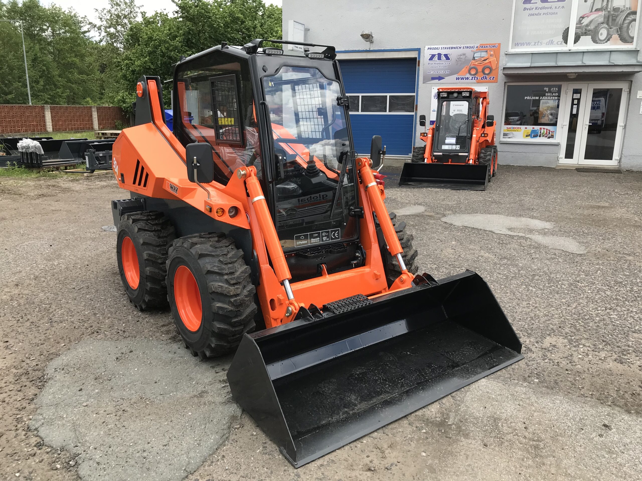 Smykový nakladač Locust L‑904 SPEED+ (45kW) - Obrázek 2