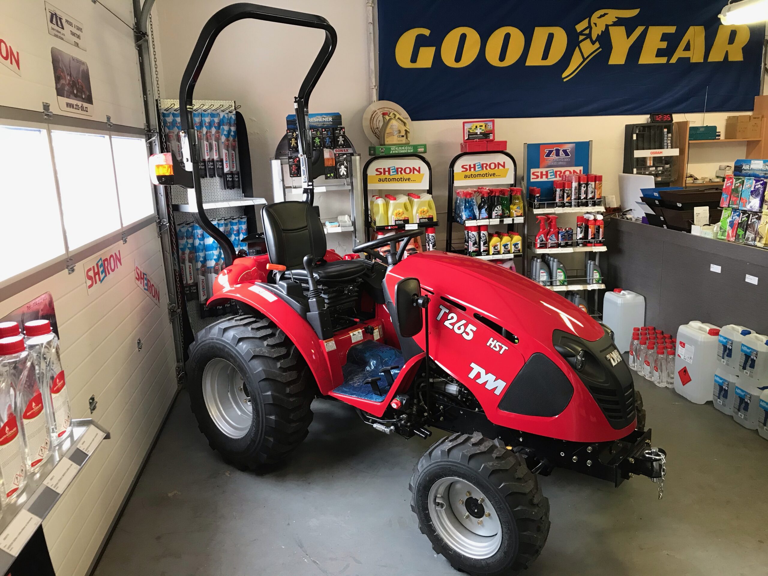 TRAKTOR TYM T265 (25 hp)
