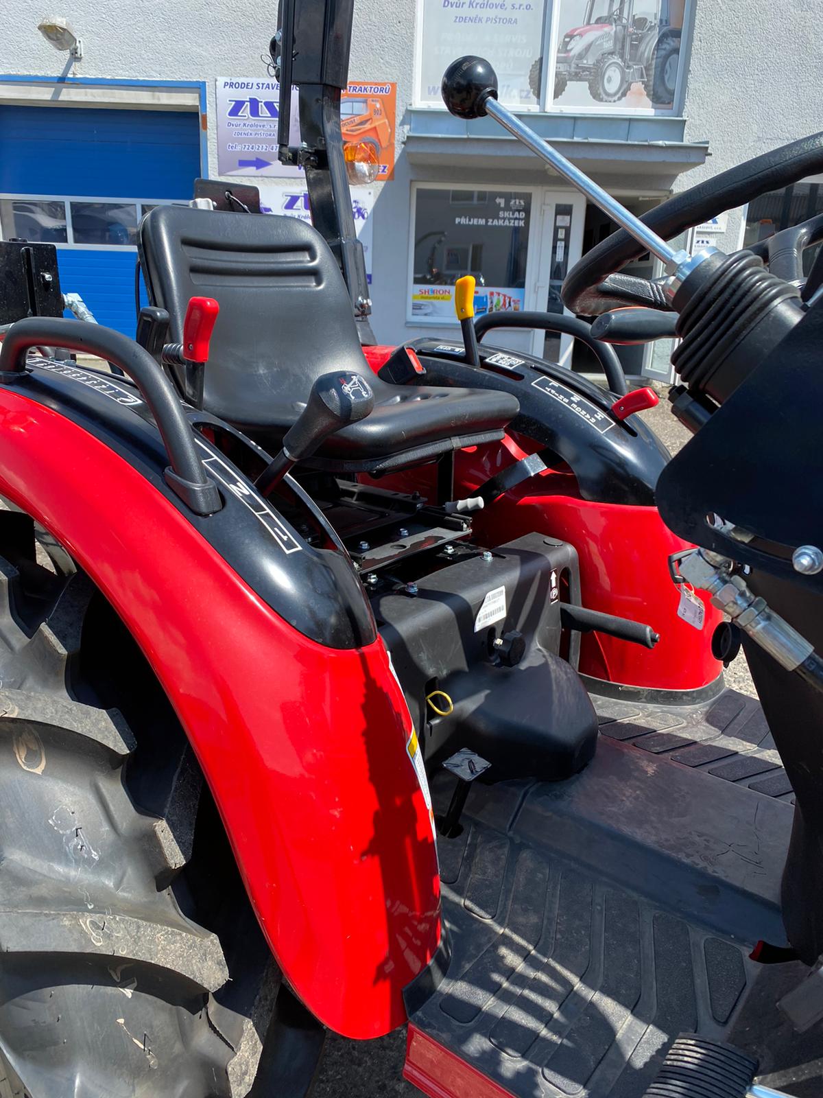 TRAKTOR TYM 2500L - Obrázek 9