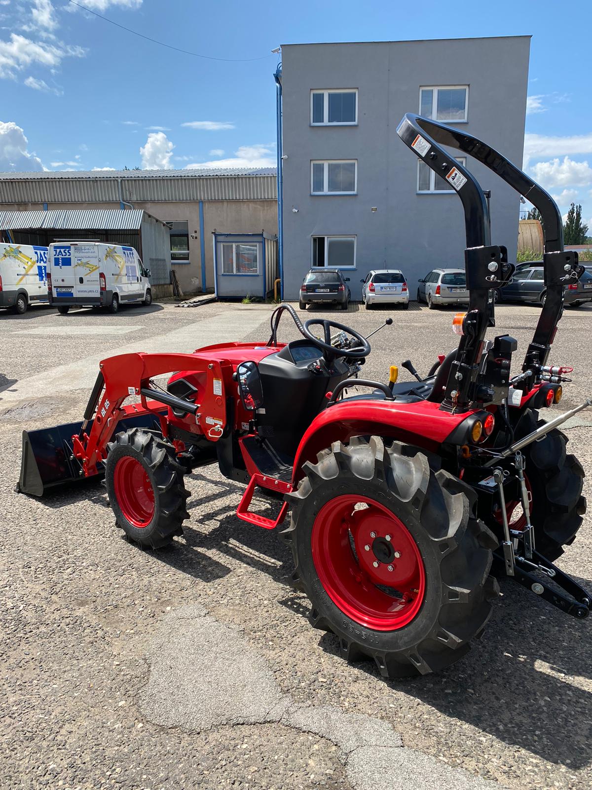 TRAKTOR TYM 2500L - Obrázek 10