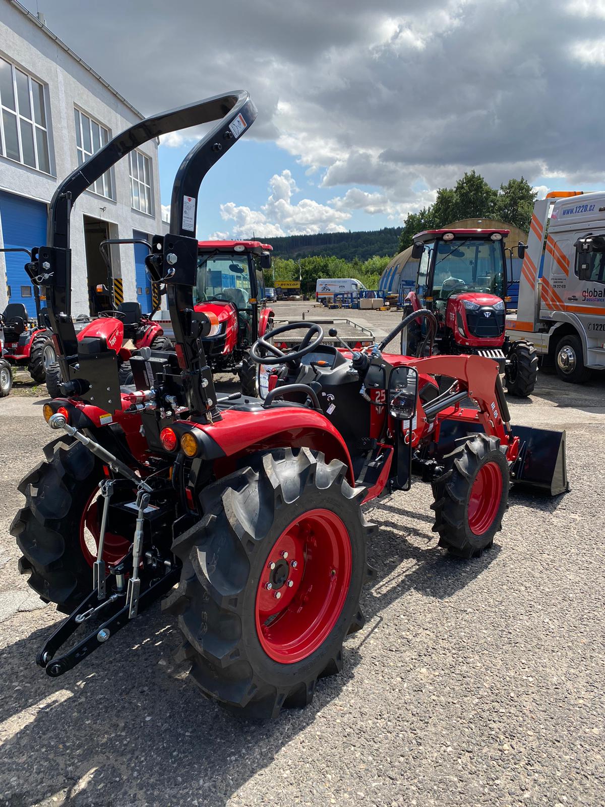 TRAKTOR TYM 2500L - Obrázek 6