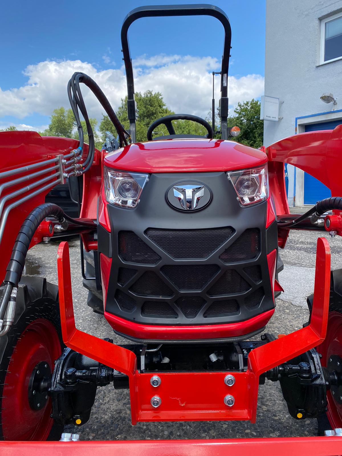 TRAKTOR TYM 2500L - Obrázek 3