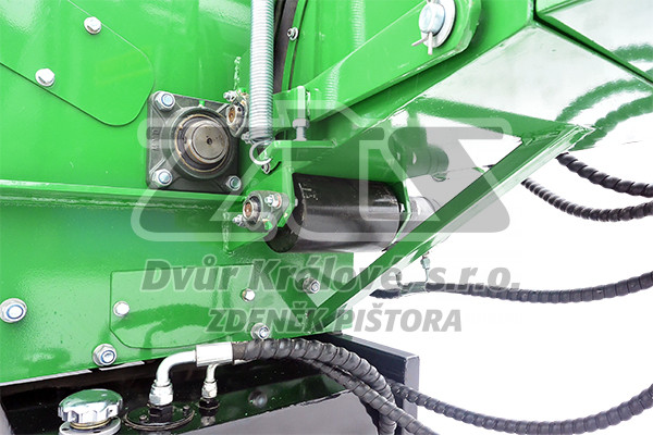 ŠTĚPKOVAČ NESENÝ S HYDRAULICKÝM PODAVAČEM - Obrázek 2