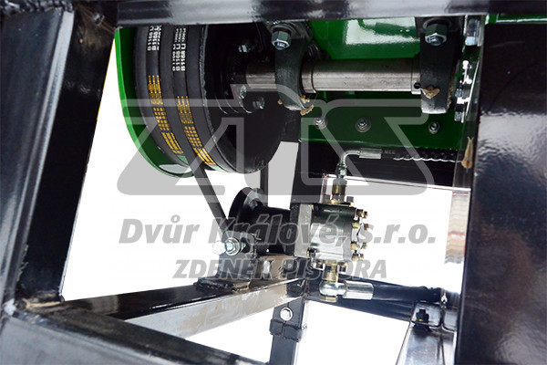 ŠTĚPKOVAČ NESENÝ S HYDRAULICKÝM PODAVAČEM - Obrázek 3