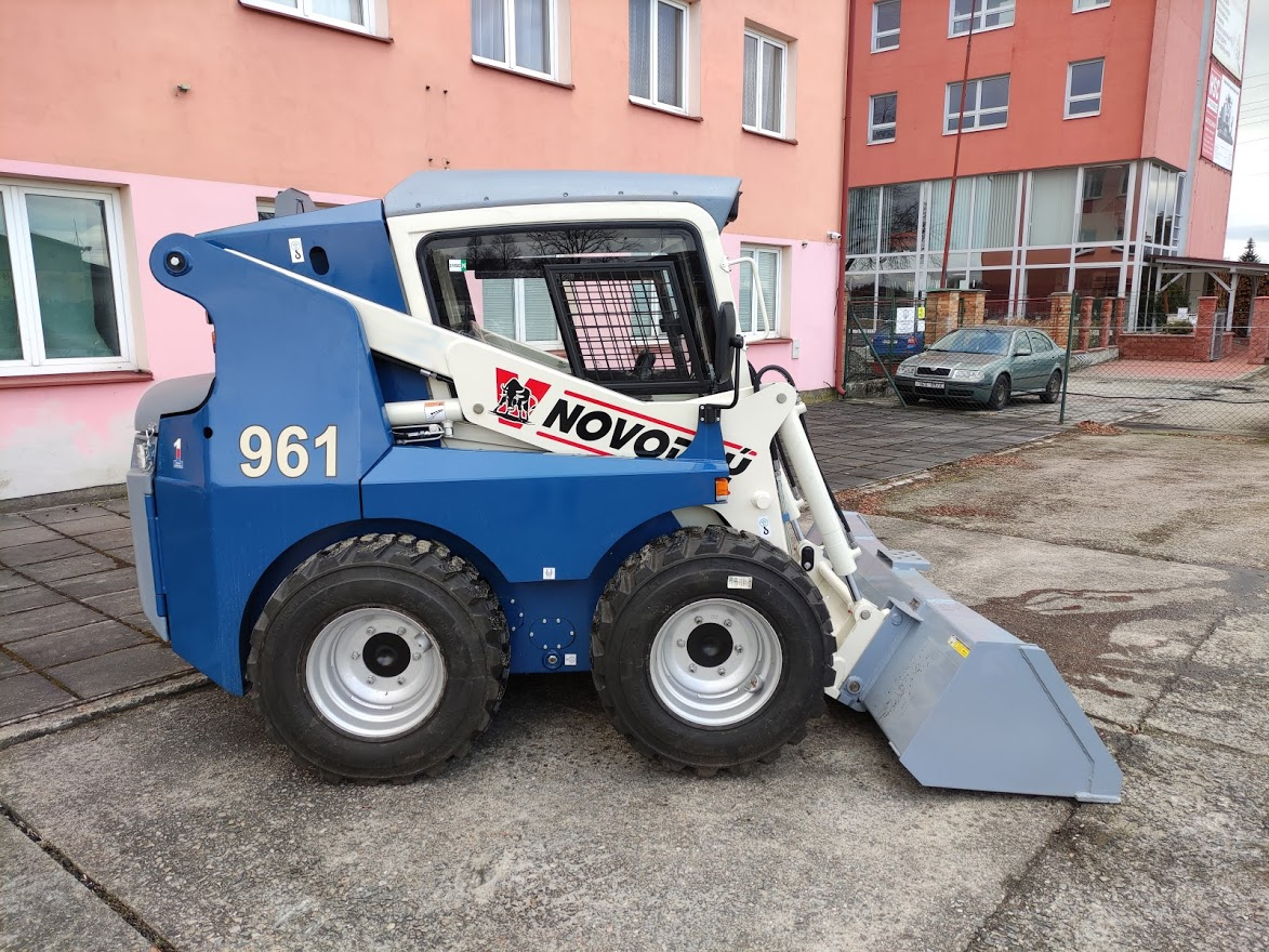 Smykový nakladač Novotný B-961 - Obrázek 2